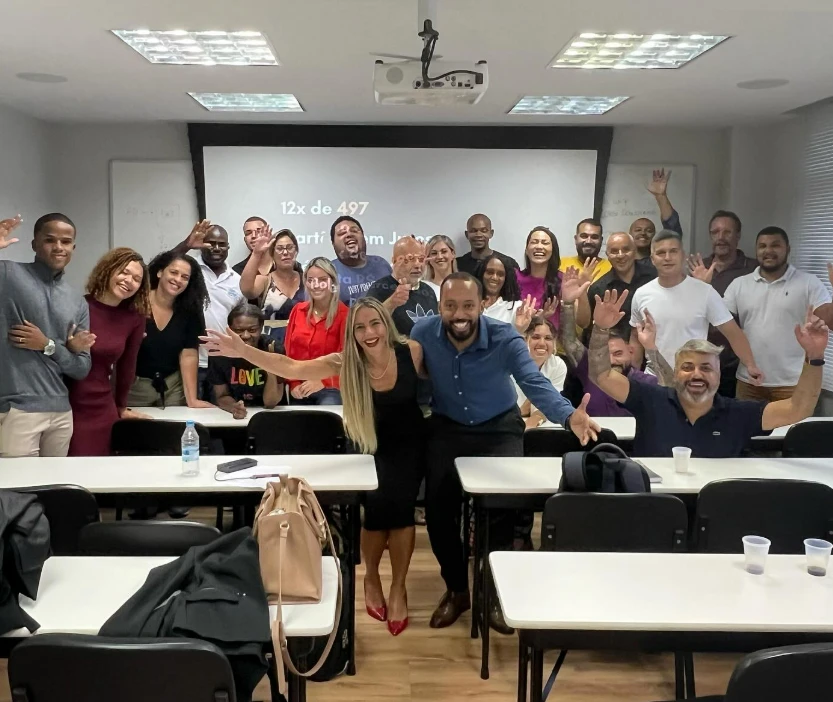 Turma trabalhando na sala