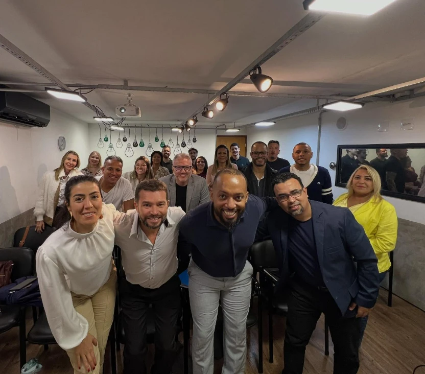 Grupo comemorando no evento